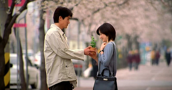 영화 '봄날은 간다' 중에서 /사진=웨이브 제공