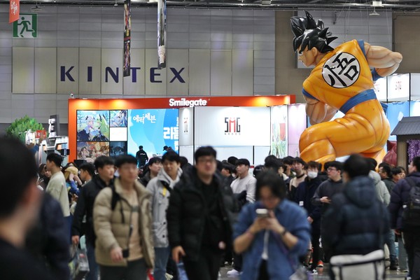 국내 최대 애니메이션·게임 축제 'AGF 2024'가 7일 경기도 고양시 일산 킨텍스 제1전시장 1~5홀에서 막을 올렸다. 이틀 간 열리는 행사의 생생한 첫날을 사진에 담았다. /사진=임경호 기자