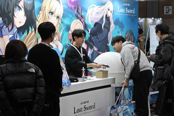 국내 최대 애니메이션·게임 축제 'AGF 2024'가 7일 경기도 고양시 일산 킨텍스 제1전시장 1~5홀에서 막을 올렸다. 이틀 간 열리는 행사의 생생한 첫날을 사진에 담았다. /사진=임경호 기자