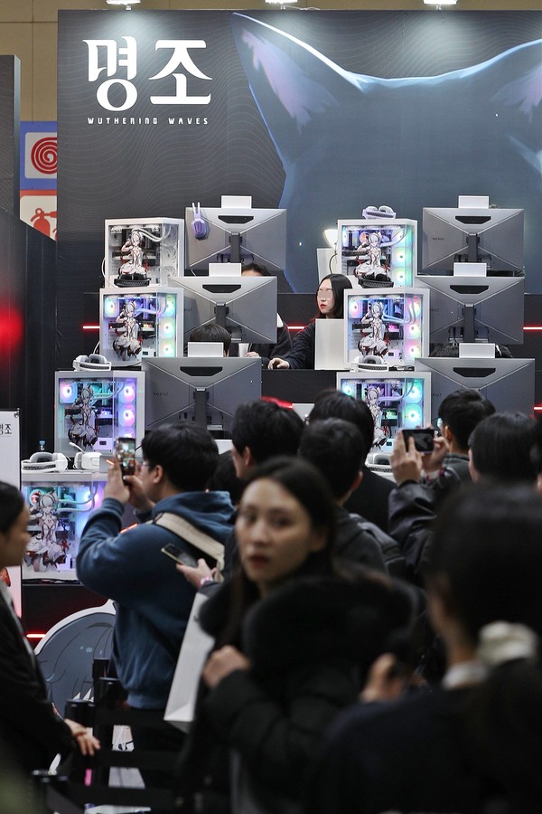 국내 최대 애니메이션·게임 축제 'AGF 2024'가 7일 경기도 고양시 일산 킨텍스 제1전시장 1~5홀에서 막을 올렸다. 이틀 간 열리는 행사의 생생한 첫날을 사진에 담았다. /사진=임경호 기자