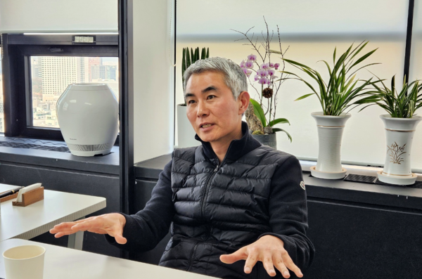 장현국 넥써쓰 대표가 테크M과 만나 블록체인 게임 생태계의 전망에 대해 설명하고 있다. / 사진=넥써쓰 제공