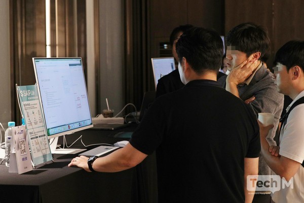 26일 서울 조선 팰리스 서울 강남에서 열린 연례 기술 컨퍼런스 'SIS(S2W 인텔리전스 서밋) 2025: 무브먼트'에 S2W AI 솔루션을 체험할 수 있는 라이브존이 운영되고 있다. /사진=임경호 기자