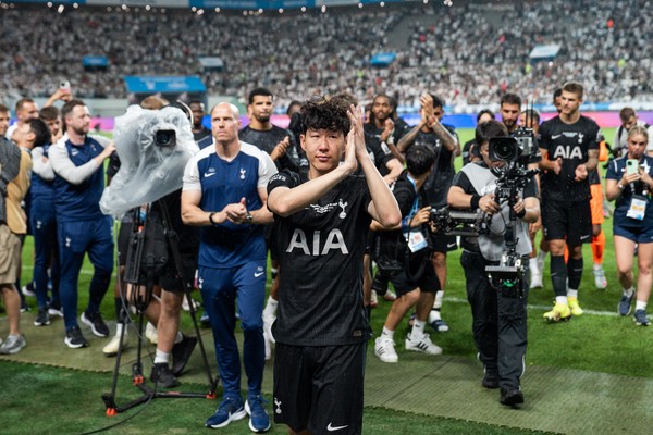 토트넘 훗스퍼 소속으로 마지막 경기를 마친 손흥민이 지난달 3일 경기장을 나서는 모습. /사진=쿠팡플레이 제공
