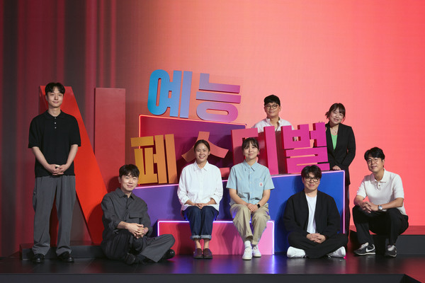 지난 2일 열린 '넷플릭스 예능 페스티벌 2025'에 참석한 PD들. 이들은 내년까지 넷플릭스에서 공개되는 신규 예능 작품의 제작을 맡았다. /사진=넷플릭스 제공