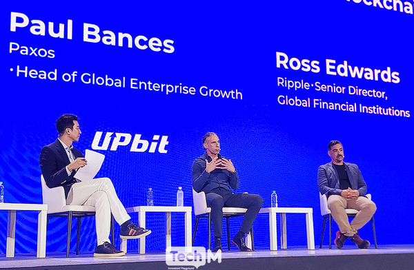 이종섭 서울대학교 경영대학 교수(왼쪽부터), 폴 밴시스 팍소스 글로벌 엔터프라이즈 성장 총괄, 로스 에드워드 리플 글로벌 금융기관 담당 시니어 디렉터가 9일 서울 그랜드 인터컨티넨탈 파르나스에서 열린 'UDC 2025'에 참석해 대담을 나누고 있다. / 사진=이소라 기자