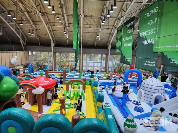 휘닉스파크 상상놀이터에 입장한 아이들은 마음껏 뛰어놀며 꿈을 키운다. / 사진=조성준 기자