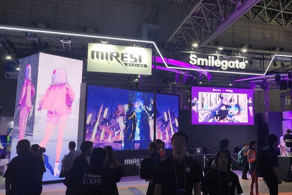 스마일게이트가 일본 도쿄 치바현 마쿠하리 멧세에서 개막한 '도쿄게임쇼(TGS) 2025'에 부스를 꾸리고 신작 '카오스 제로 나이트메어'와 '미래시: 보이지 않는 미래'를 선보였다. / 사진=조성준 기자